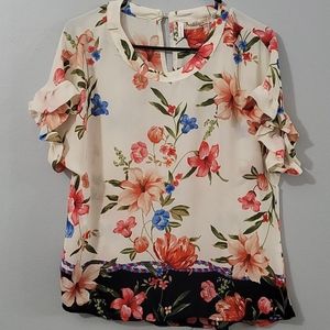 NWT Available by Angela Fashion Flowers Top
